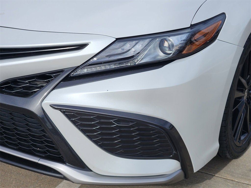 Used 2022 Toyota Camry XSE image 11