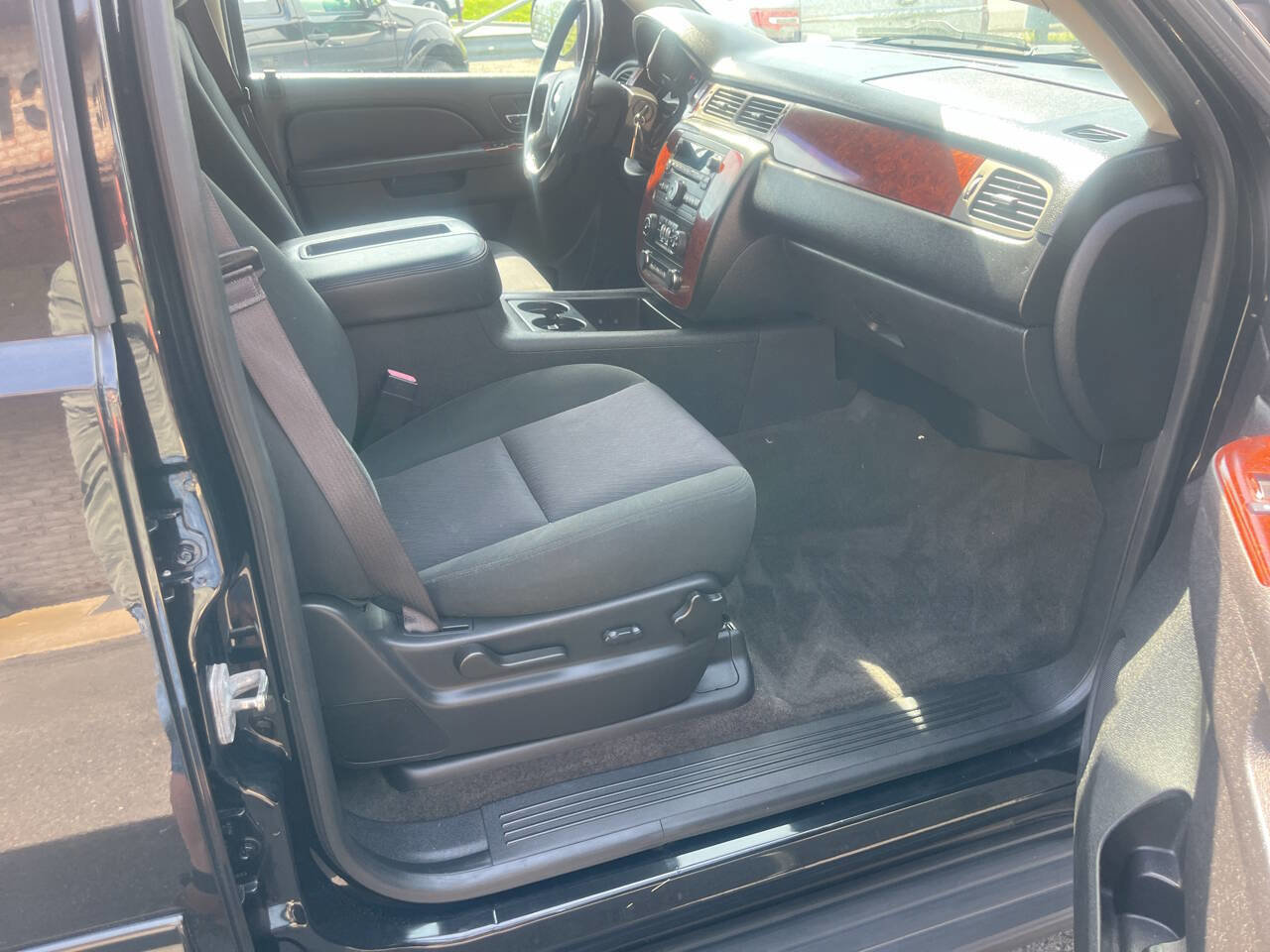 Used 2013 Chevrolet Suburban 2500 LS w/ Convenience Package 1 image 35