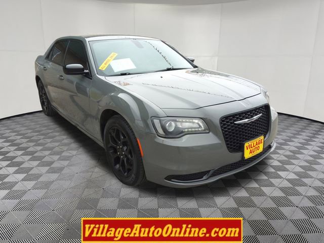 Used 2018 Chrysler 300 Touring w/ Sport Appearance Package image 15