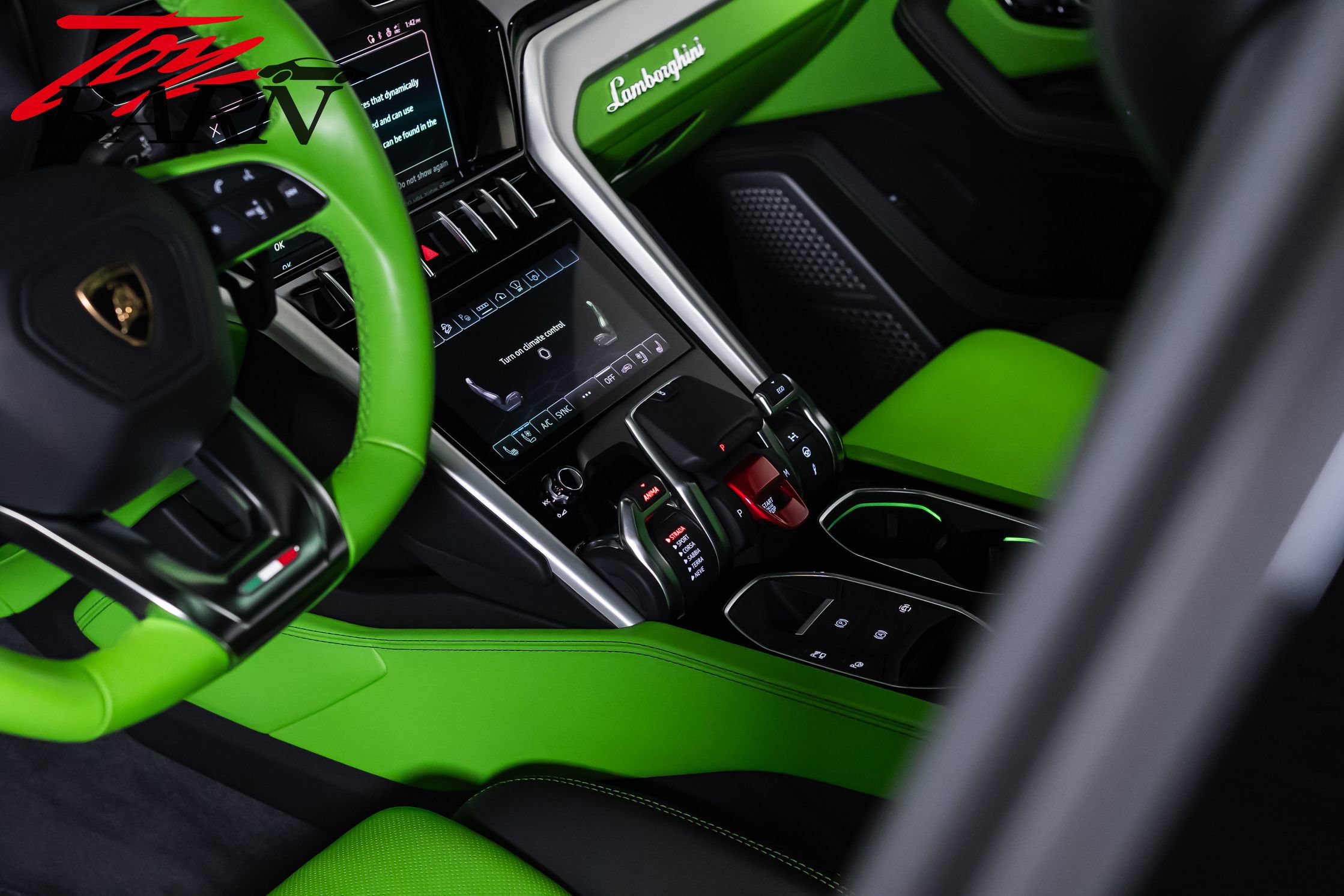 Used 2022 Lamborghini Urus AWD/4WD image 29