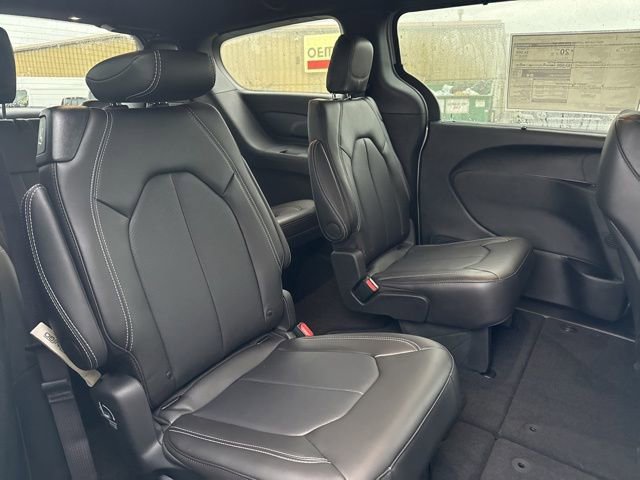 New 2026 Chrysler Pacifica Select w/ S Appearance Package image 11