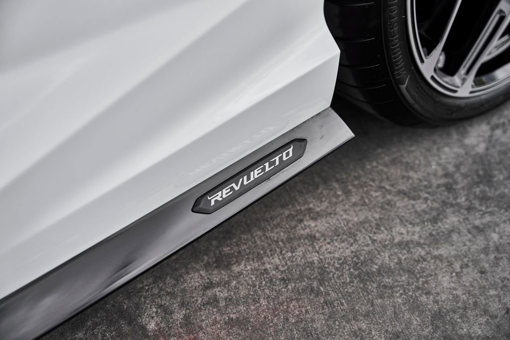 Used 2026 Lamborghini Revuelto AWD/4WD image 11