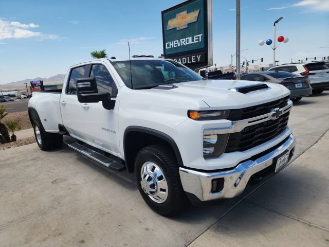 New 2026 Chevrolet Silverado 3500 LT w/ All Star Edition AWD/4WD image 2