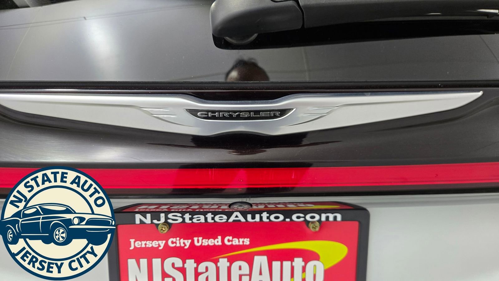 Used 2023 Chrysler Pacifica Touring-L FWD image 33
