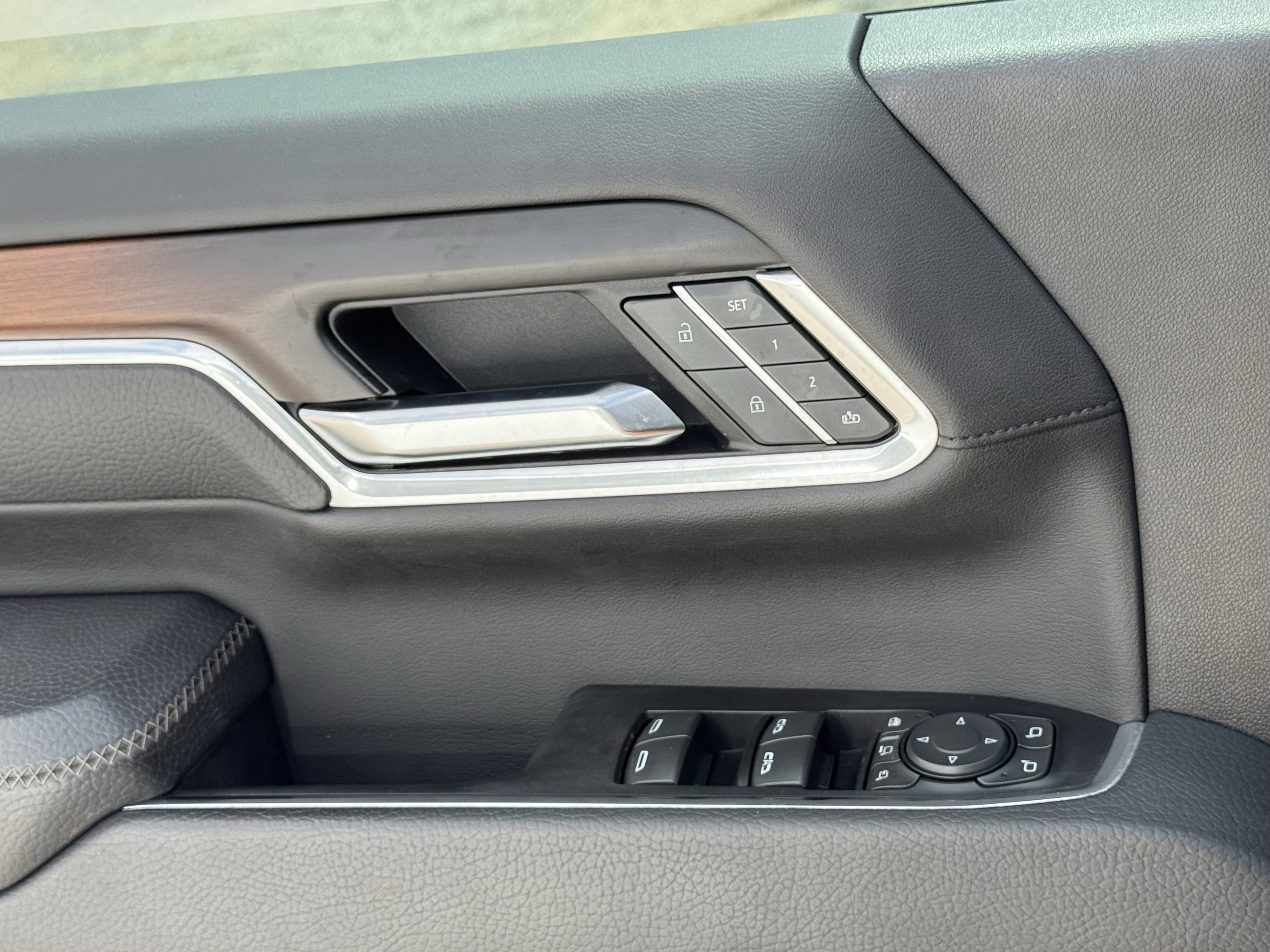 Used 2025 GMC Sierra 3500 Denali image 27