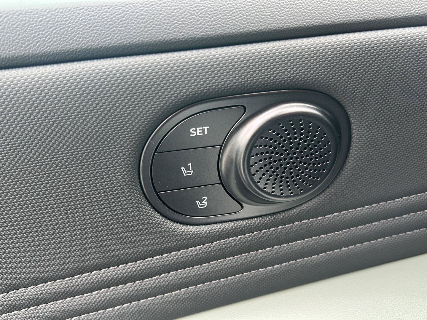 Certified 2025 Hyundai Elantra Limited FWD image 13