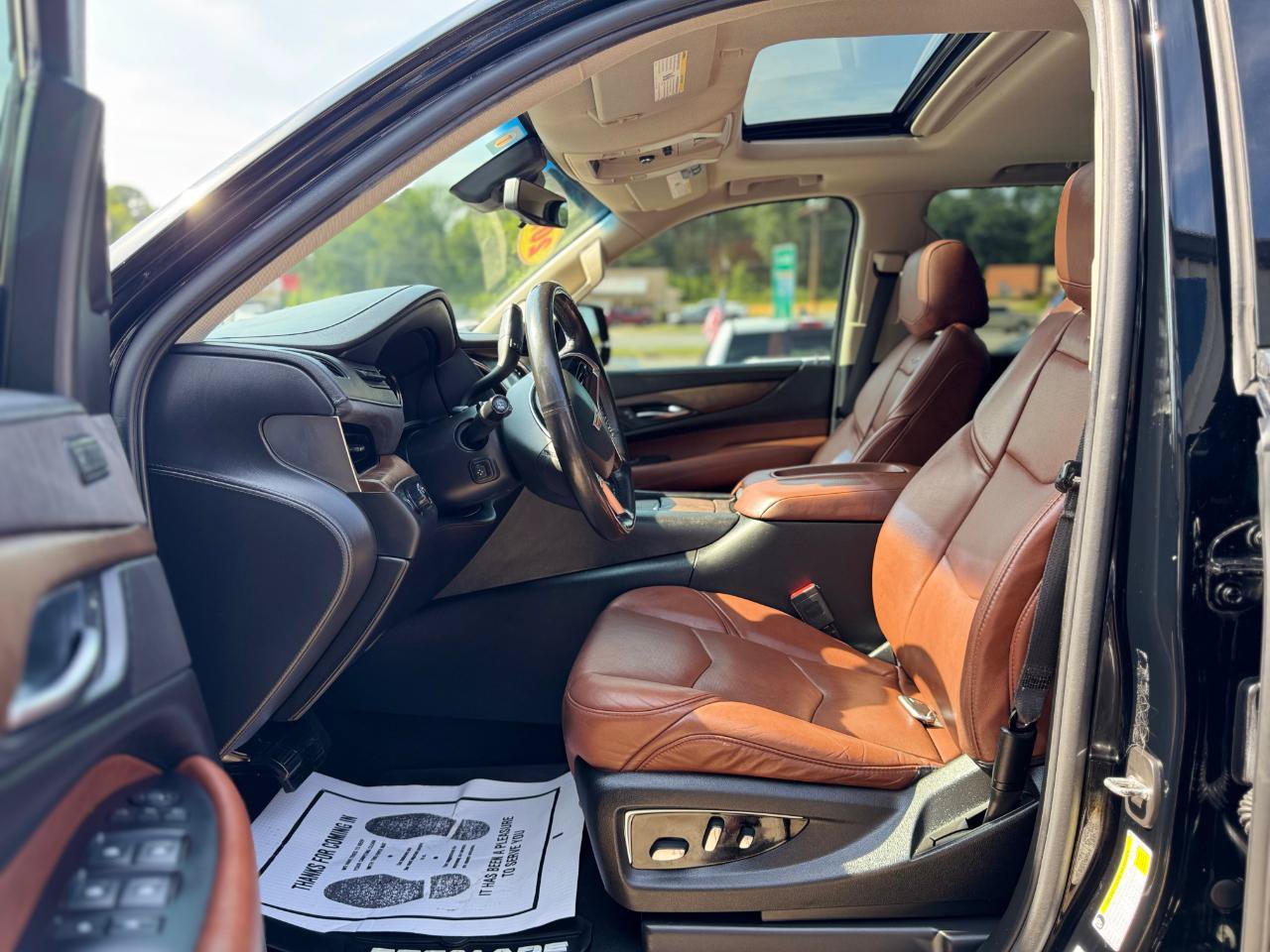 Used 2018 Cadillac Escalade Luxury RWD image 11