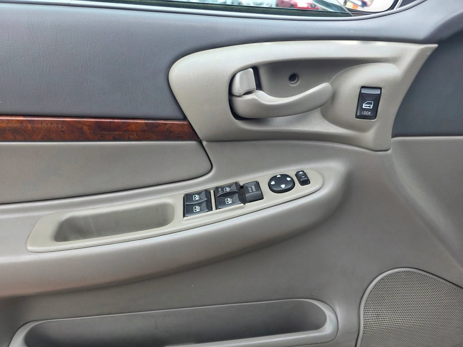 Used 2004 Chevrolet Impala LS w/ Preferred Equipment Group FWD image 12