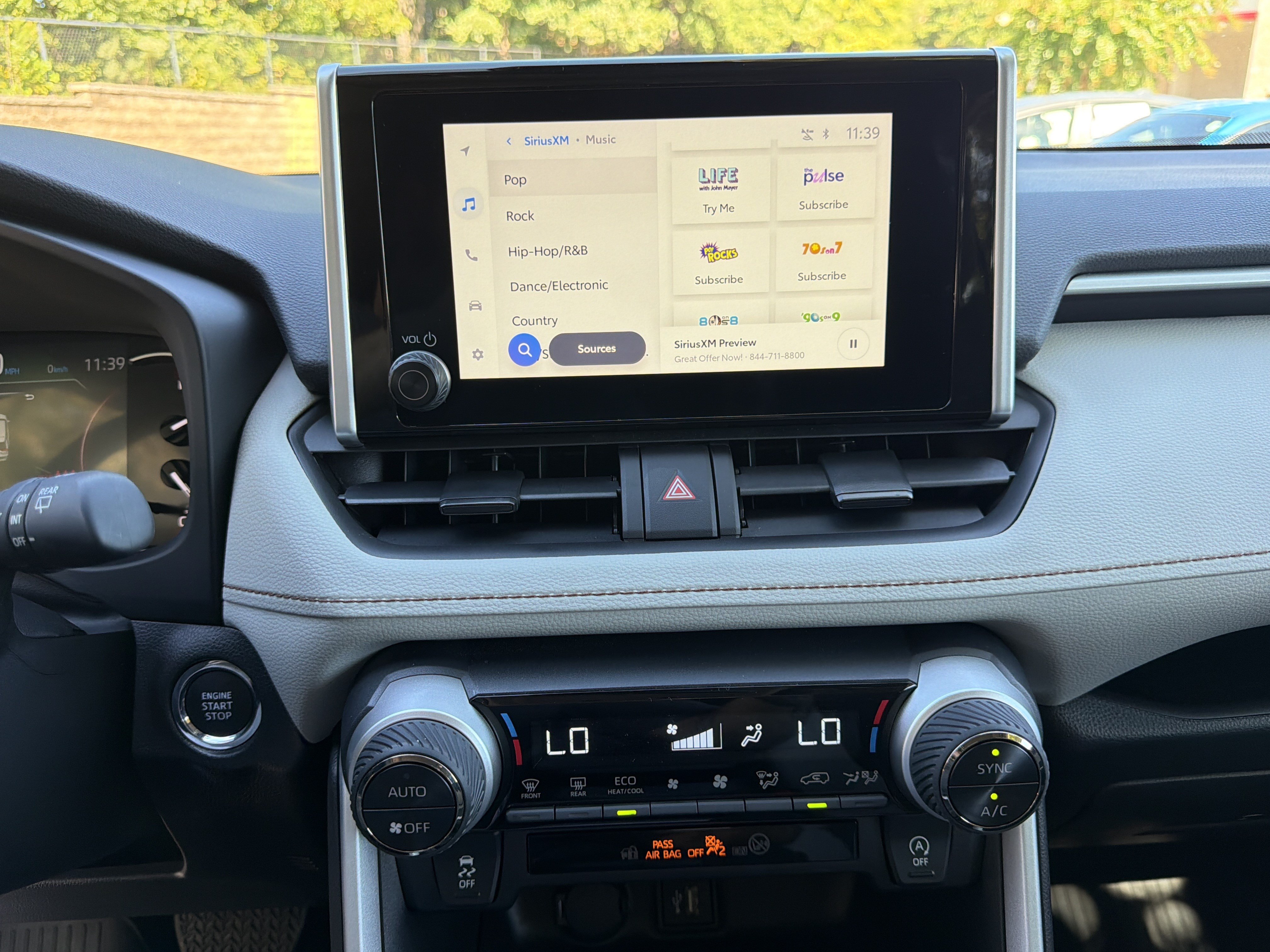 Used 2025 Toyota RAV4 XLE w/ Convenience Package FWD image 28