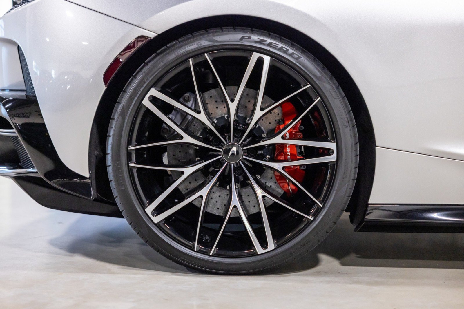 Used 2022 McLaren GT RWD image 24