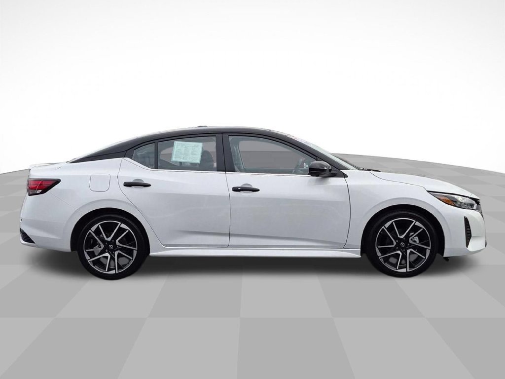 Used 2025 Nissan Sentra SR w/ SR Premium Package FWD image 2