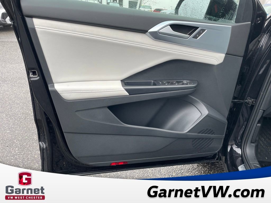 New 2026 Volkswagen Taos SE image 10