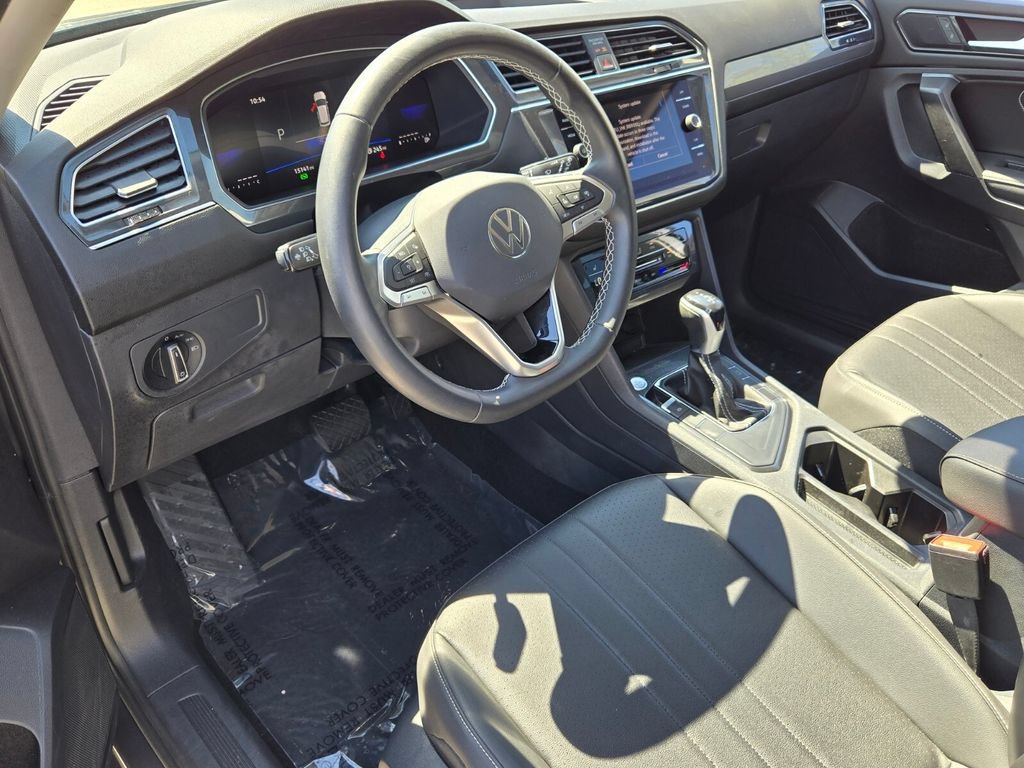 Certified 2023 Volkswagen Tiguan SE FWD image 11