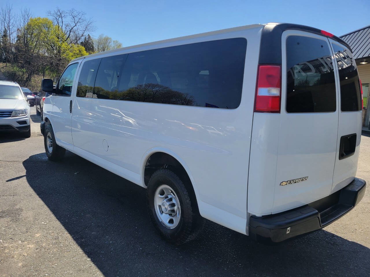 Used 2019 Chevrolet Express 3500 LS RWD image 7