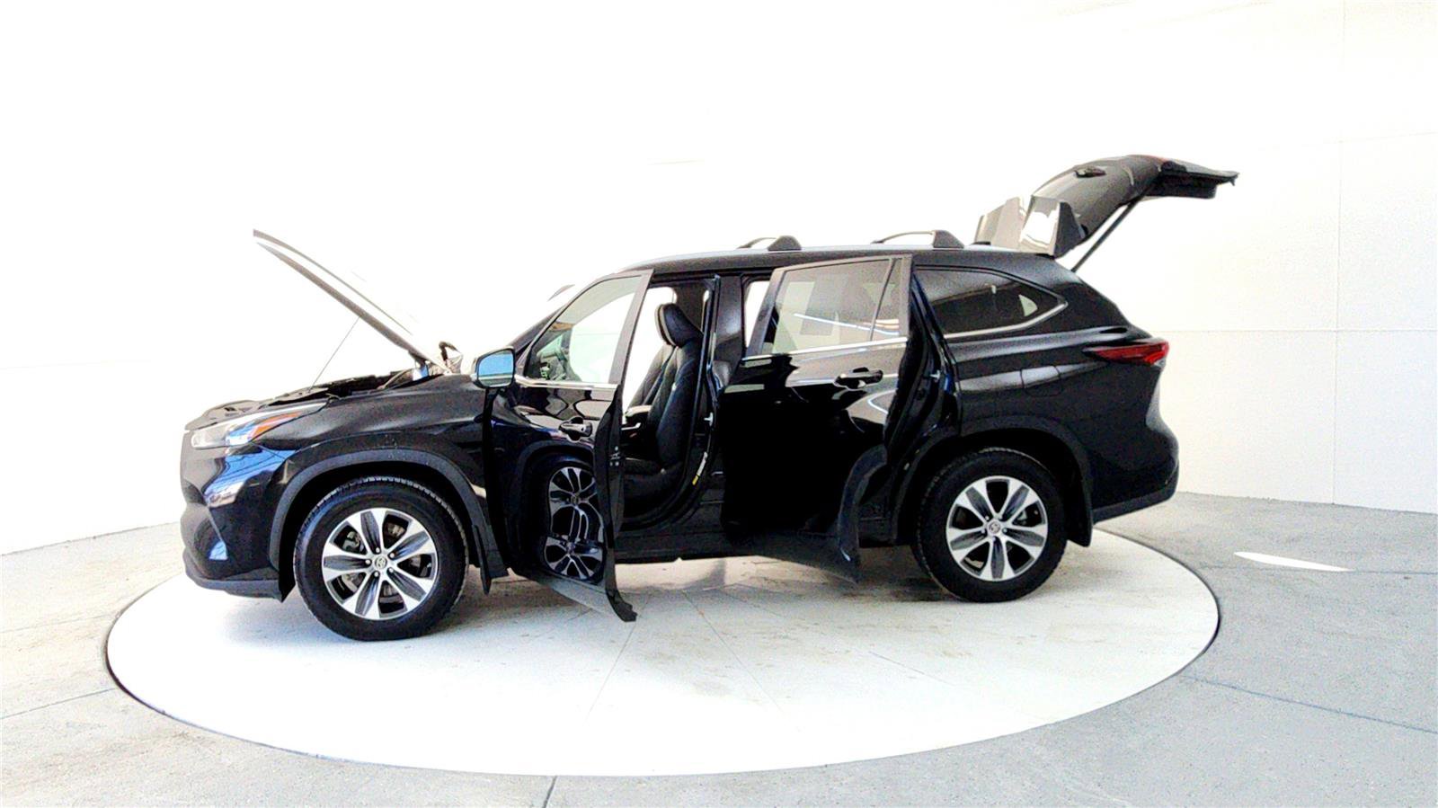 Certified 2024 Toyota Highlander XLE image 10