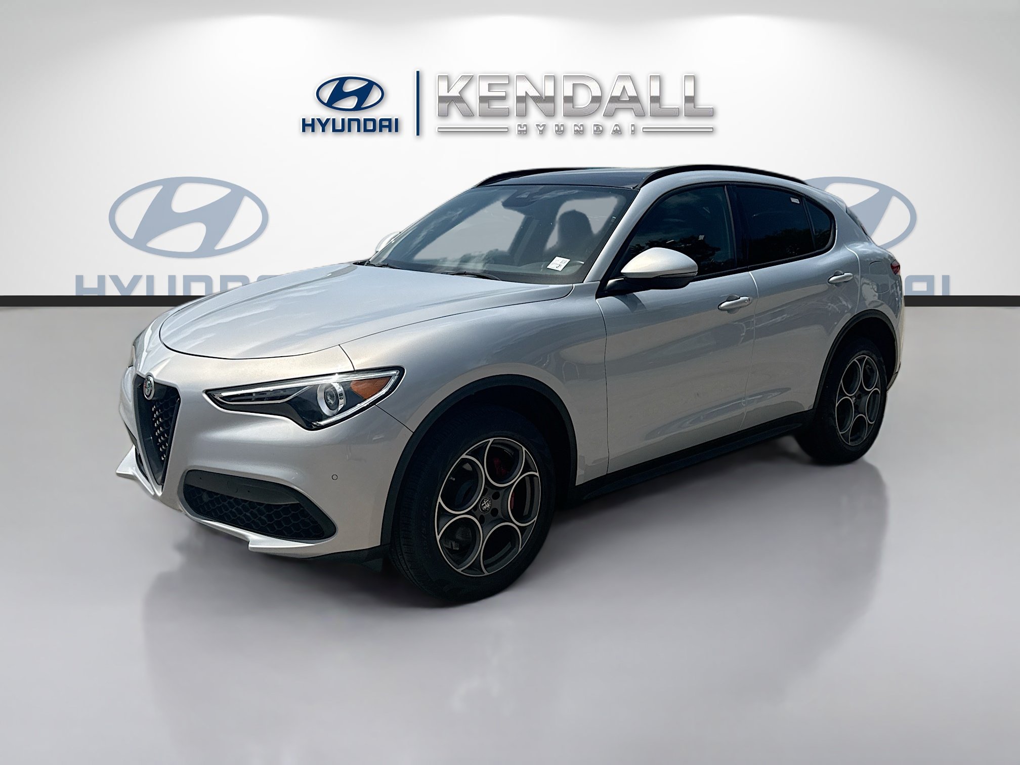 Used 2023 Alfa Romeo Stelvio Sprint RWD image 3