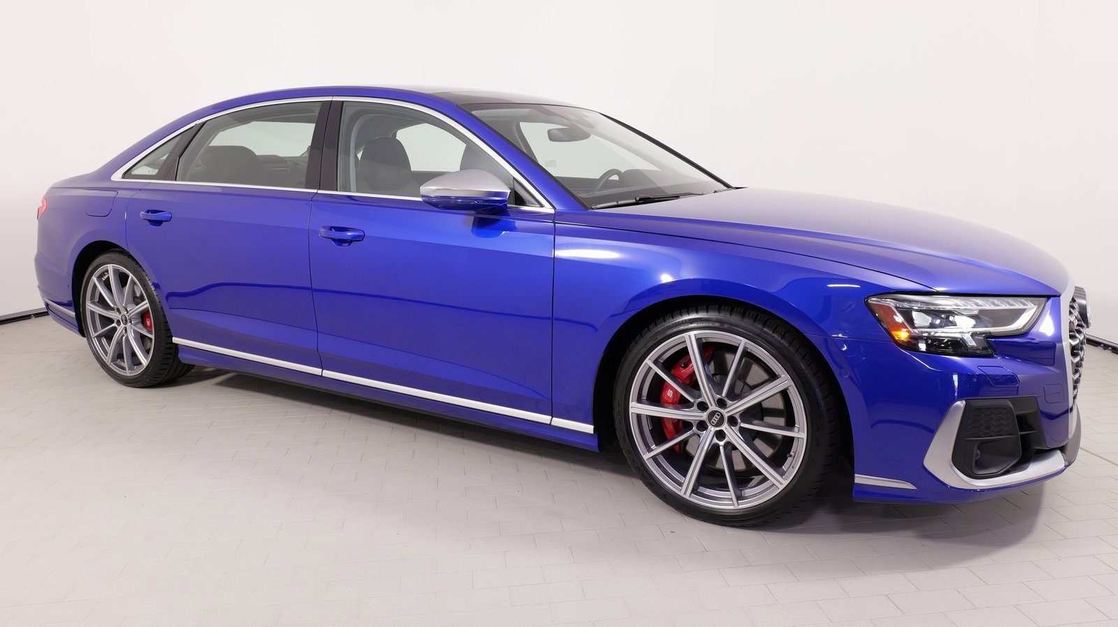 Used 2023 Audi S8 w/ S8 Comfort Plus Package image 9