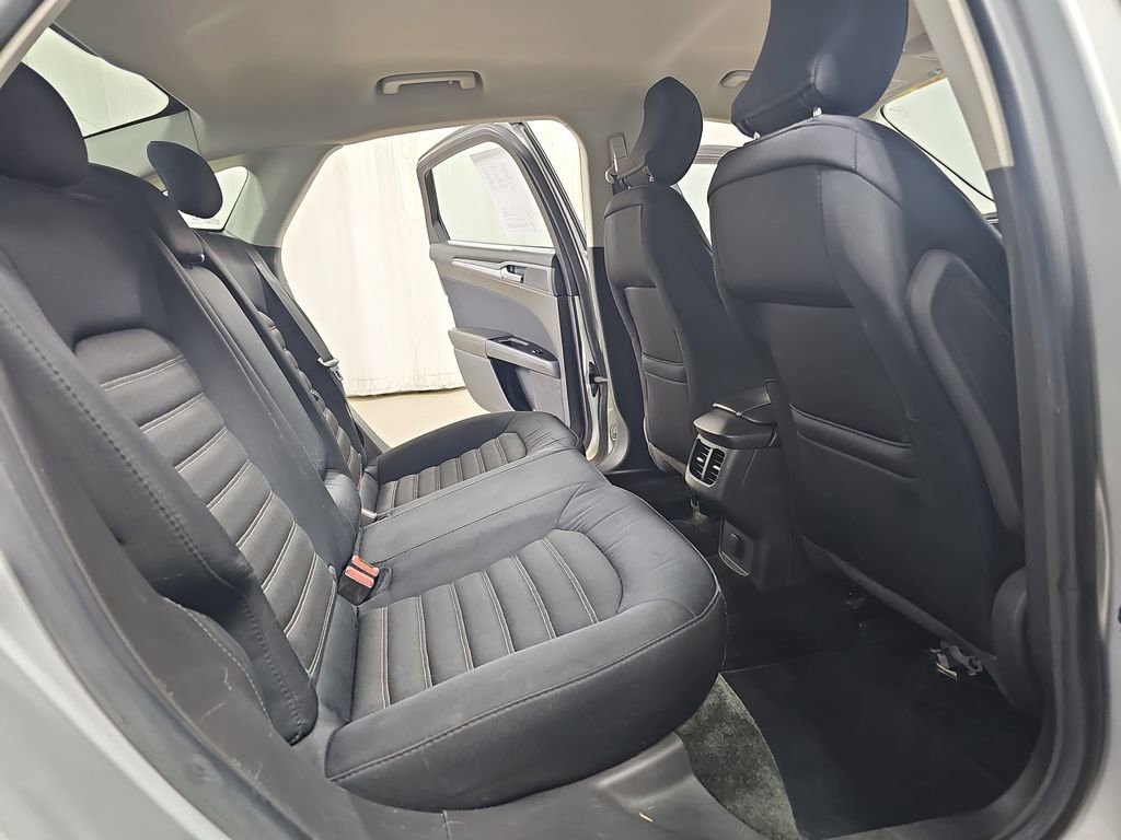 Used 2015 Ford Fusion SE FWD image 14