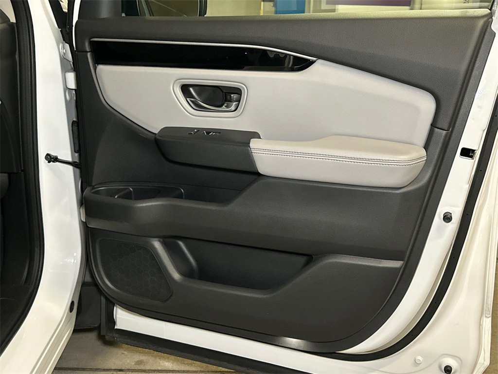 Used 2023 Honda Pilot Touring image 16