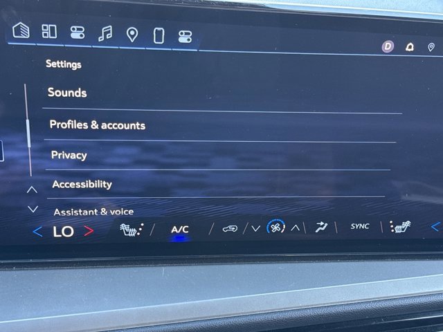 Used 2024 Chevrolet Traverse LS image 30