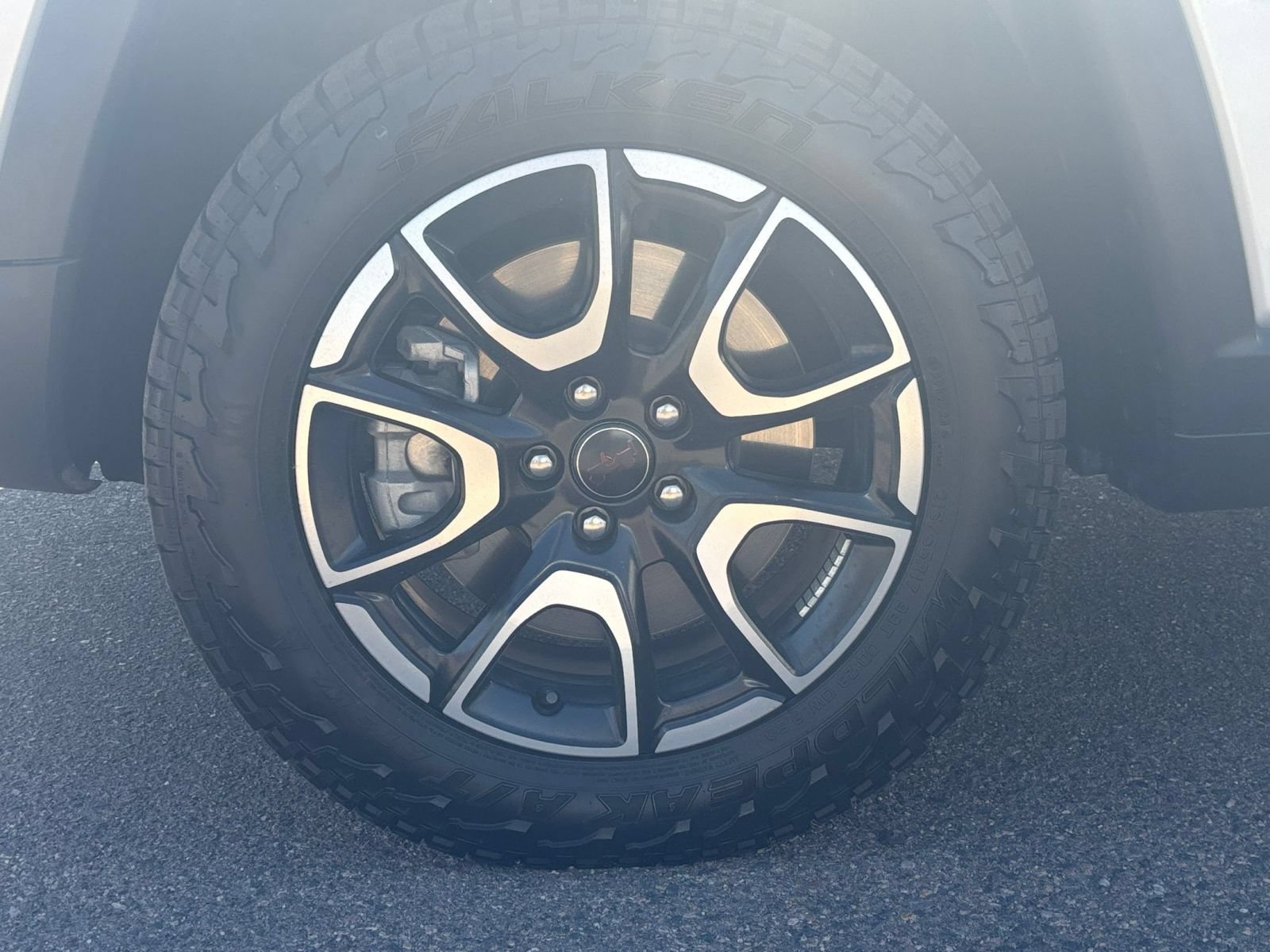 Used 2025 Jeep Compass Trailhawk AWD/4WD image 28
