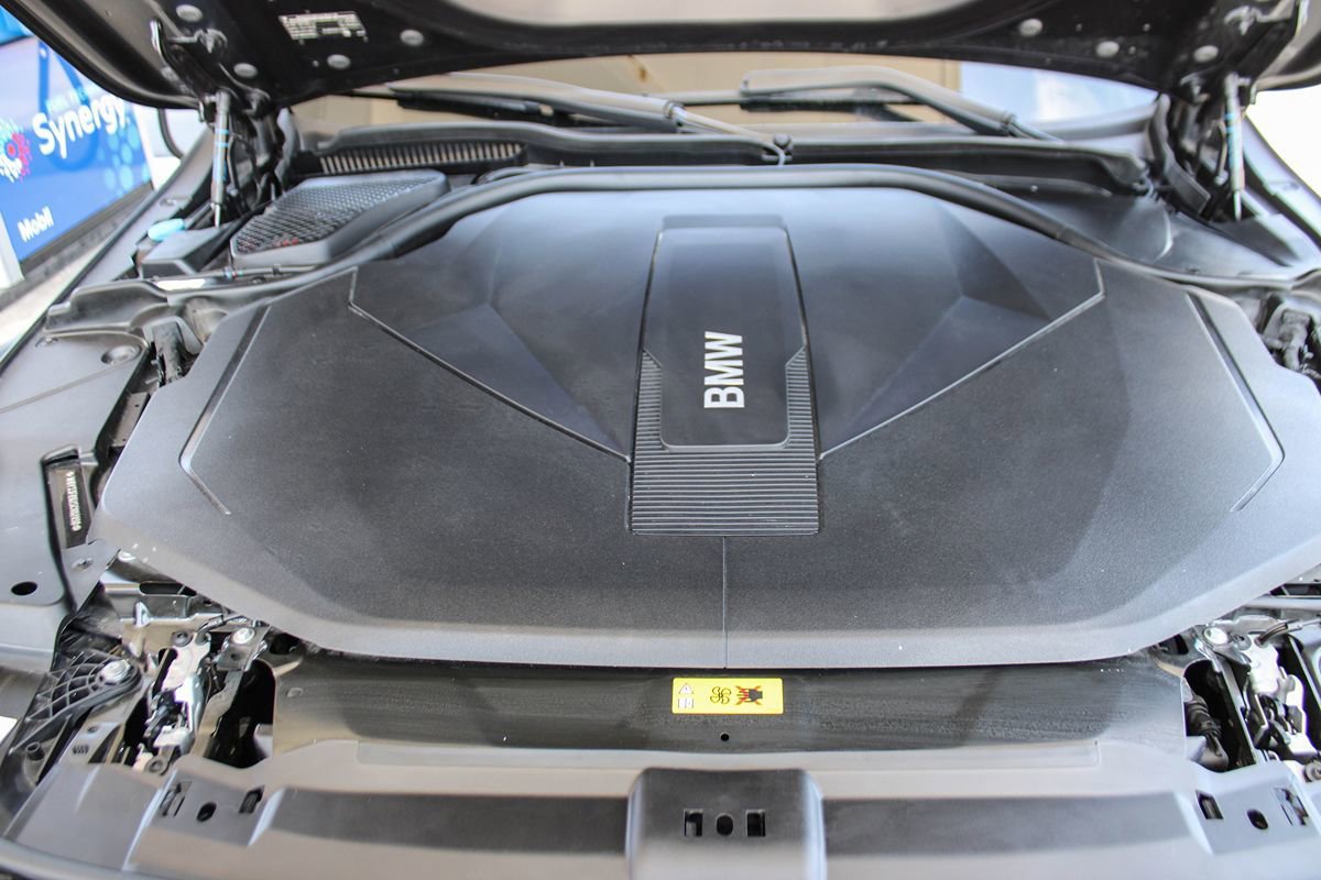 Used 2025 BMW i5 eDrive40i w/ M Sport Package image 23