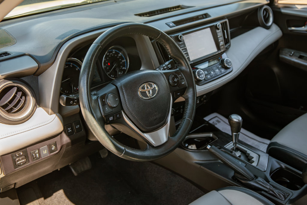 Used 2018 Toyota RAV4 Platinum AWD/4WD image 11