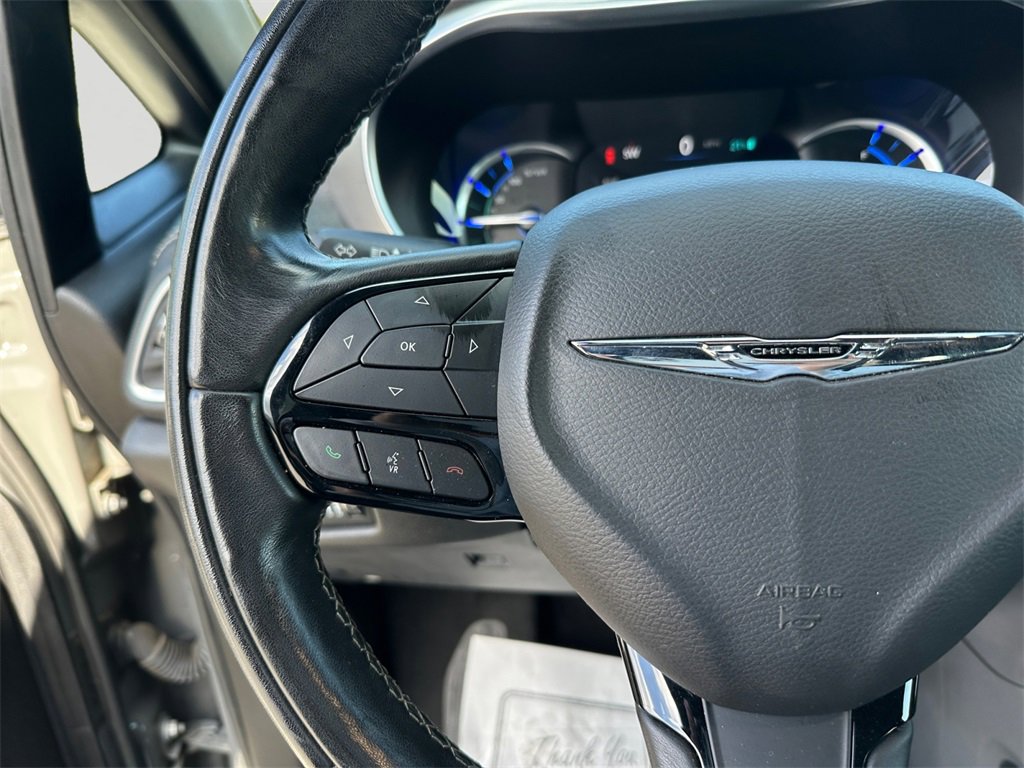 Used 2022 Chrysler Pacifica Limited w/ Uconnect Theater Family Group image 21