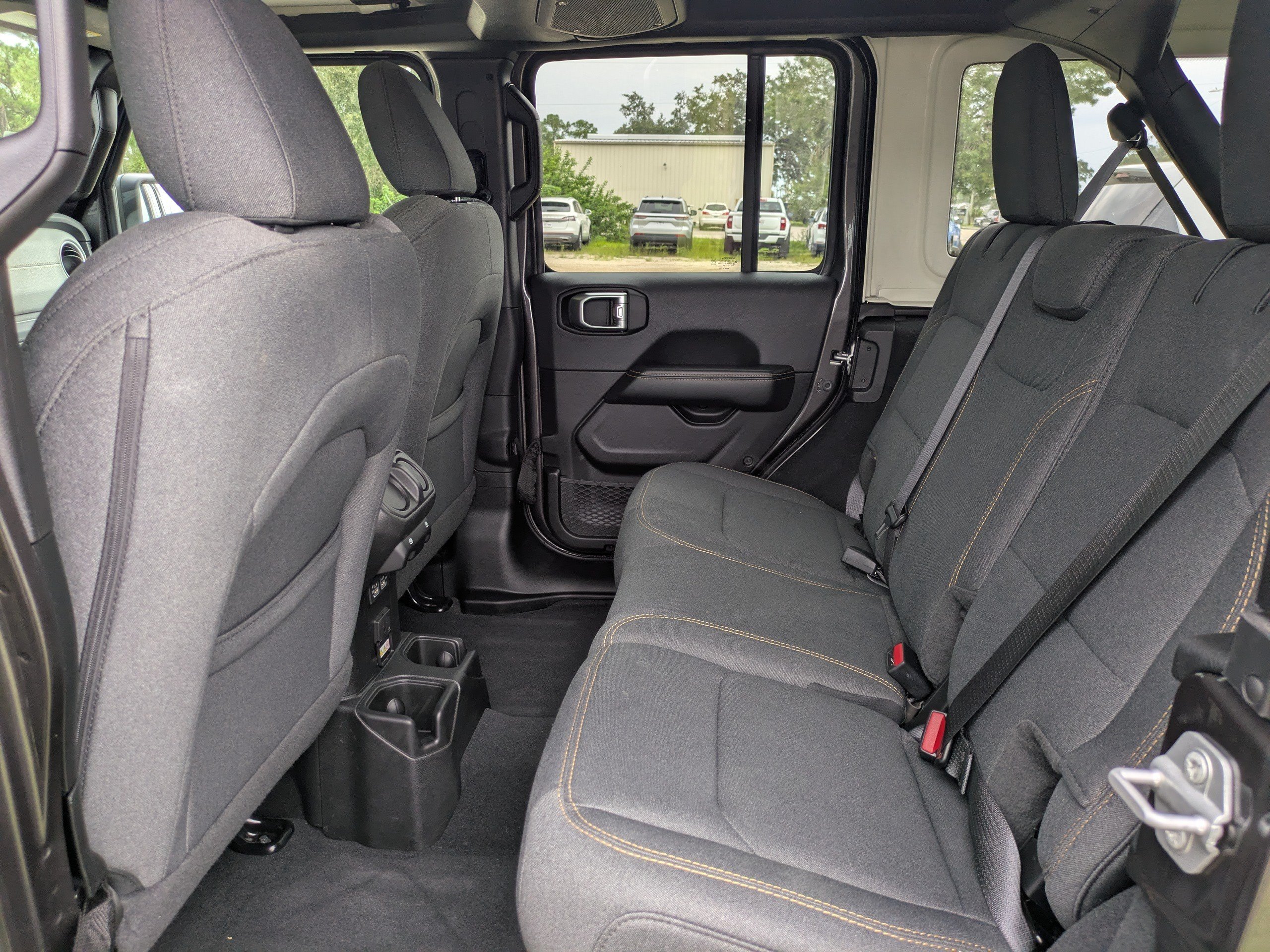 Used 2026 Jeep Wrangler Unlimited Sahara AWD/4WD image 13