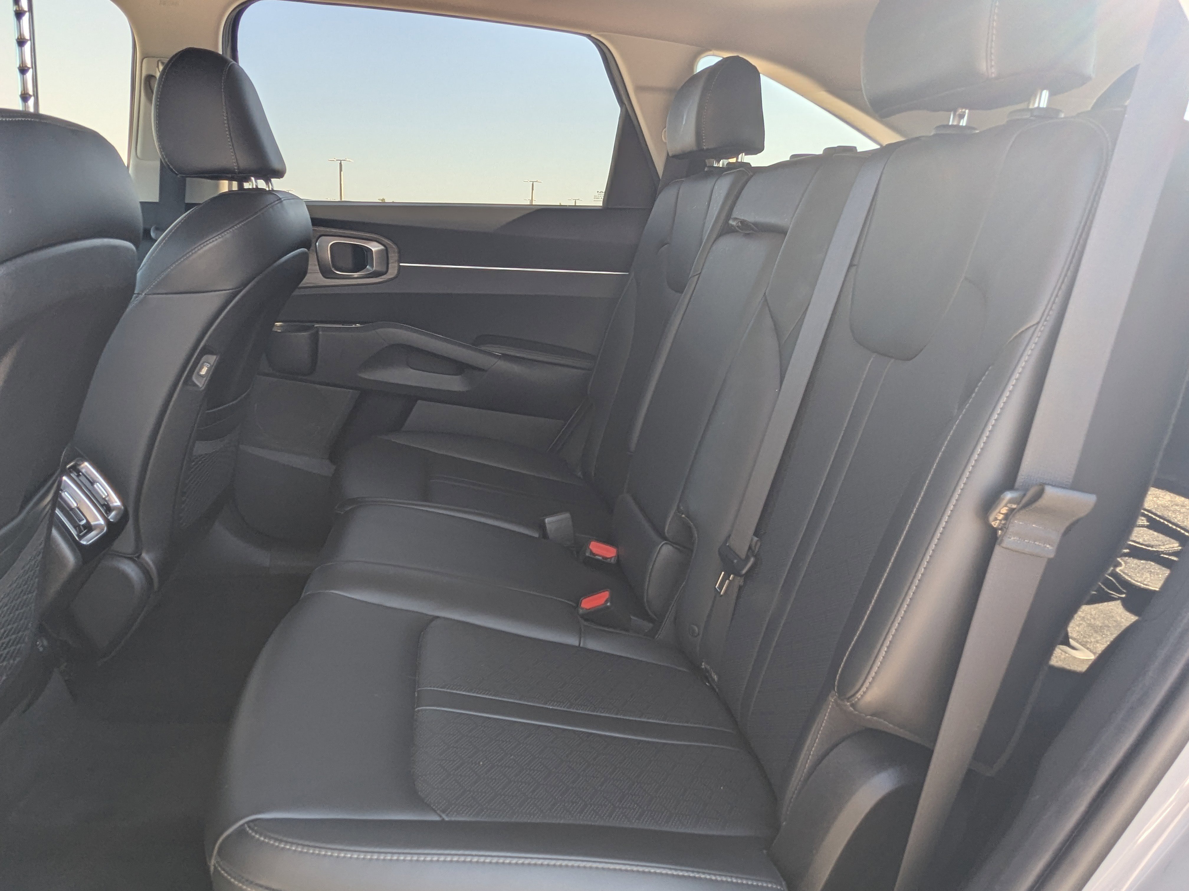 Used 2023 Kia Sorento S w/ Panoramic Sunroof Package image 19
