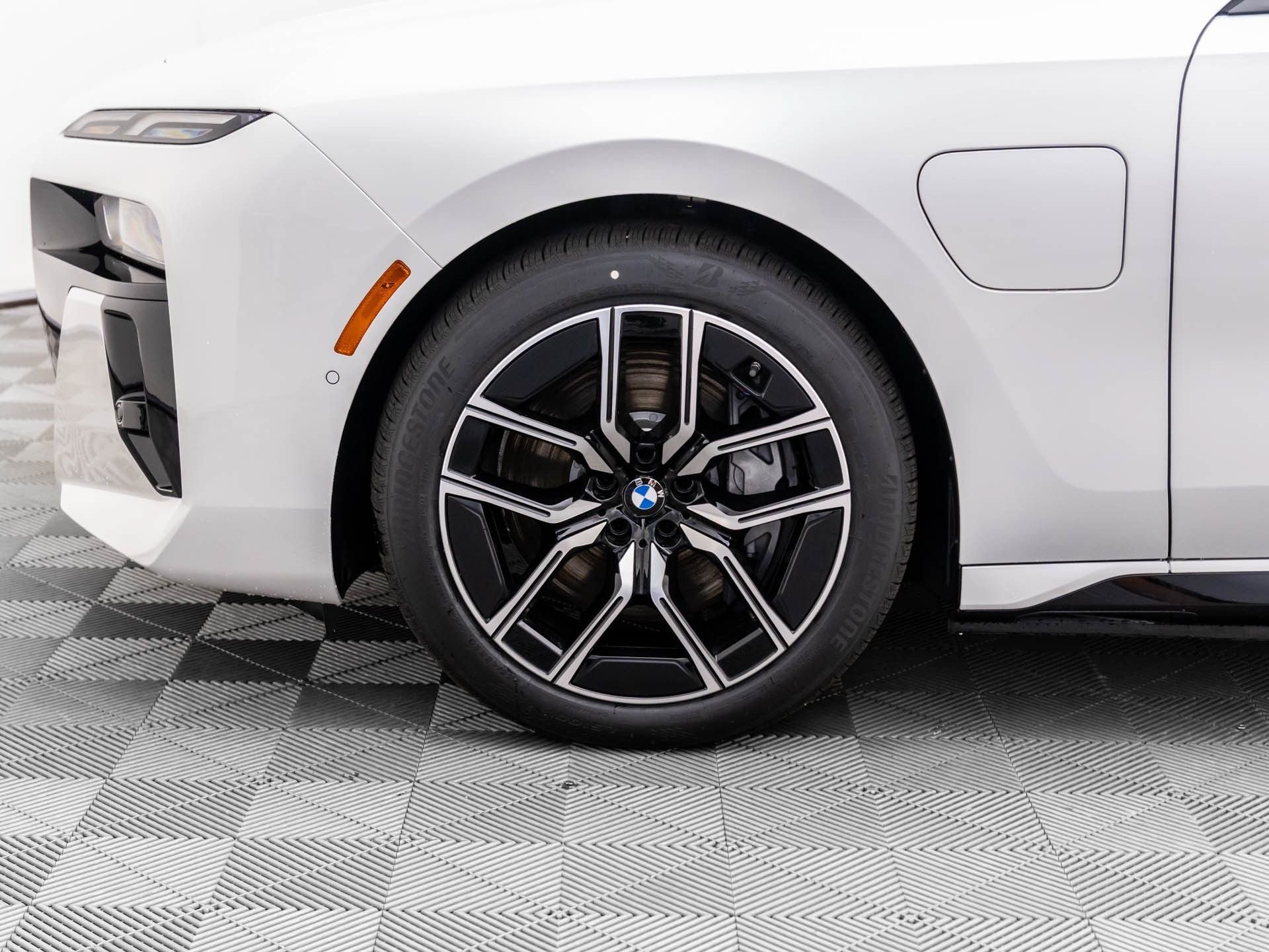 New 2025 BMW 750e xDrive AWD/4WD image 36