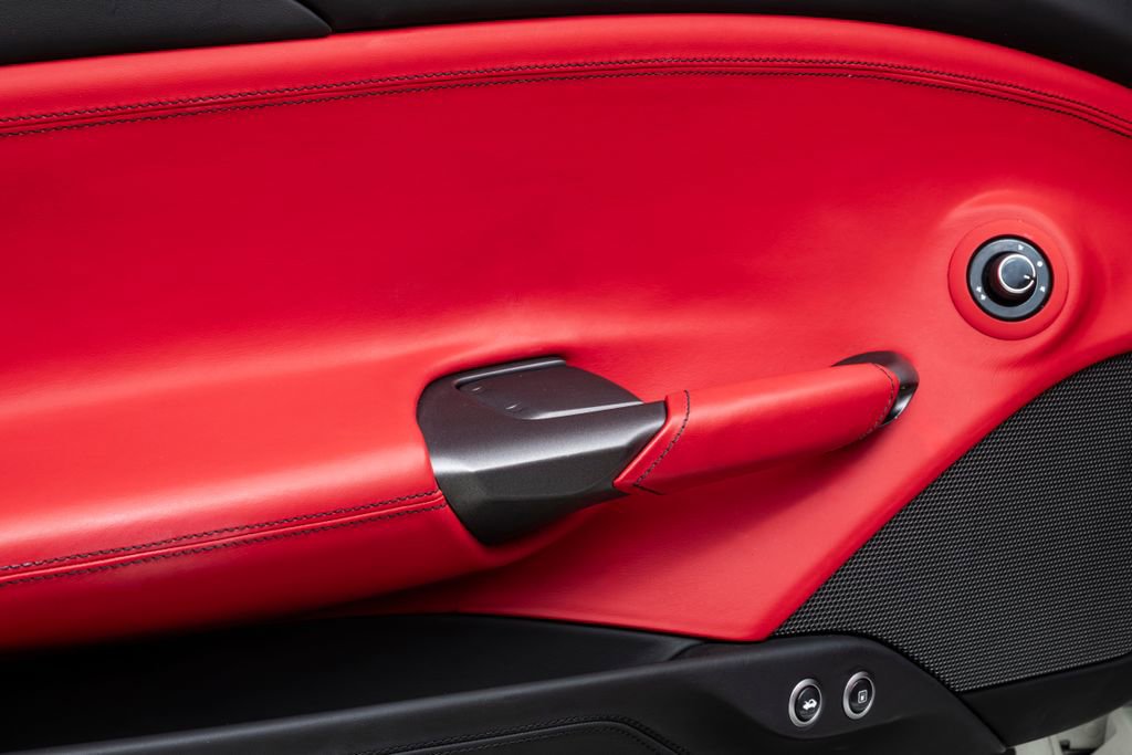 Used 2018 Ferrari 488 Spider Base image 25