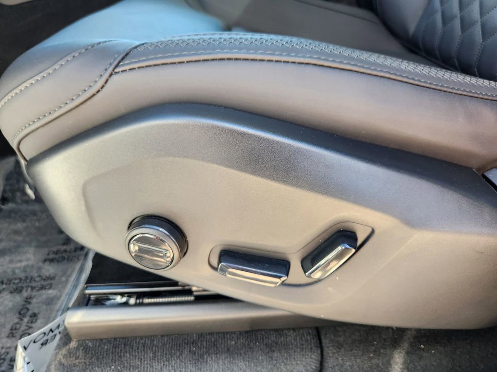 New 2025 Volvo XC90 B6 Core w/ Protection Package Premier image 13