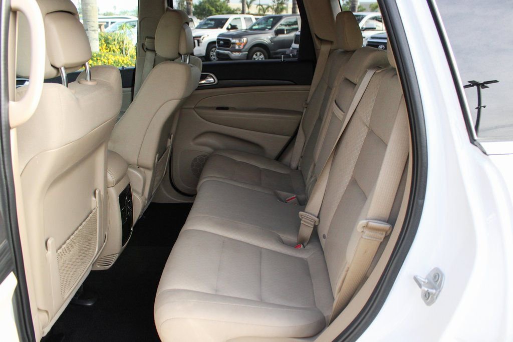 Used 2020 Jeep Grand Cherokee Laredo image 34