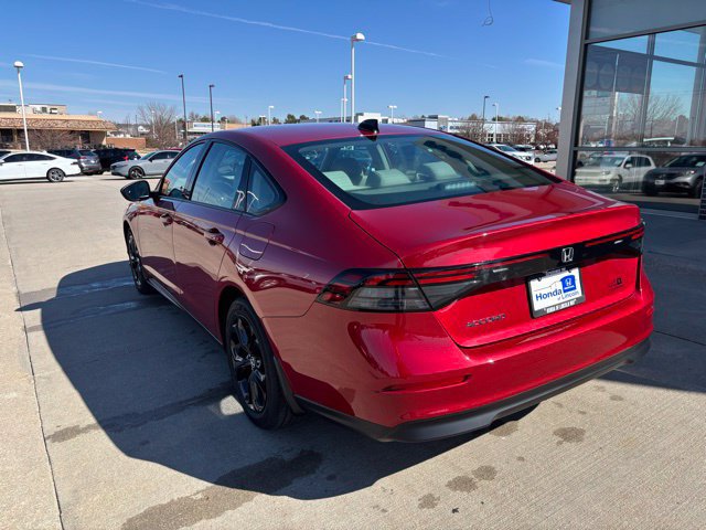 Certified 2025 Honda Accord SE image 7