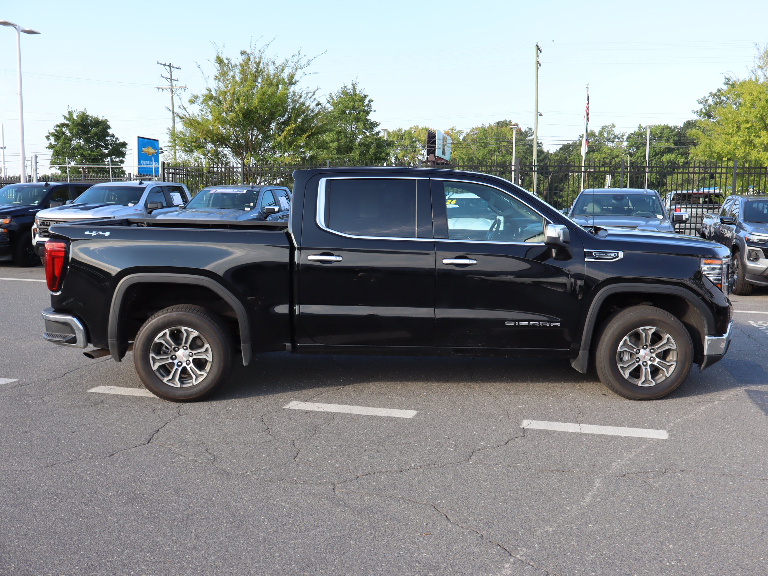 Used 2025 GMC Sierra 1500 SLT AWD/4WD image 11