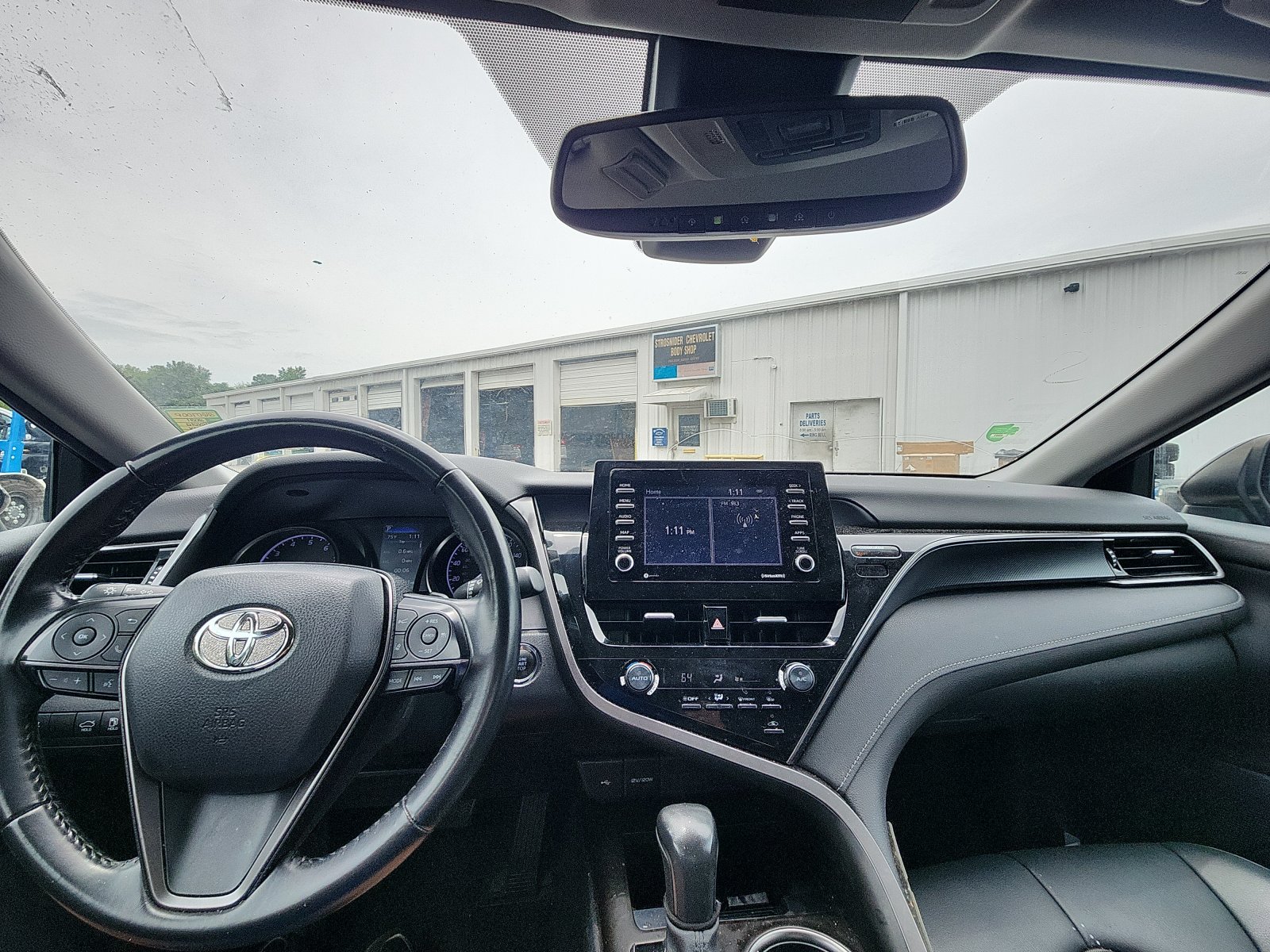 Used 2021 Toyota Camry SE w/ Convenience Package FWD image 16