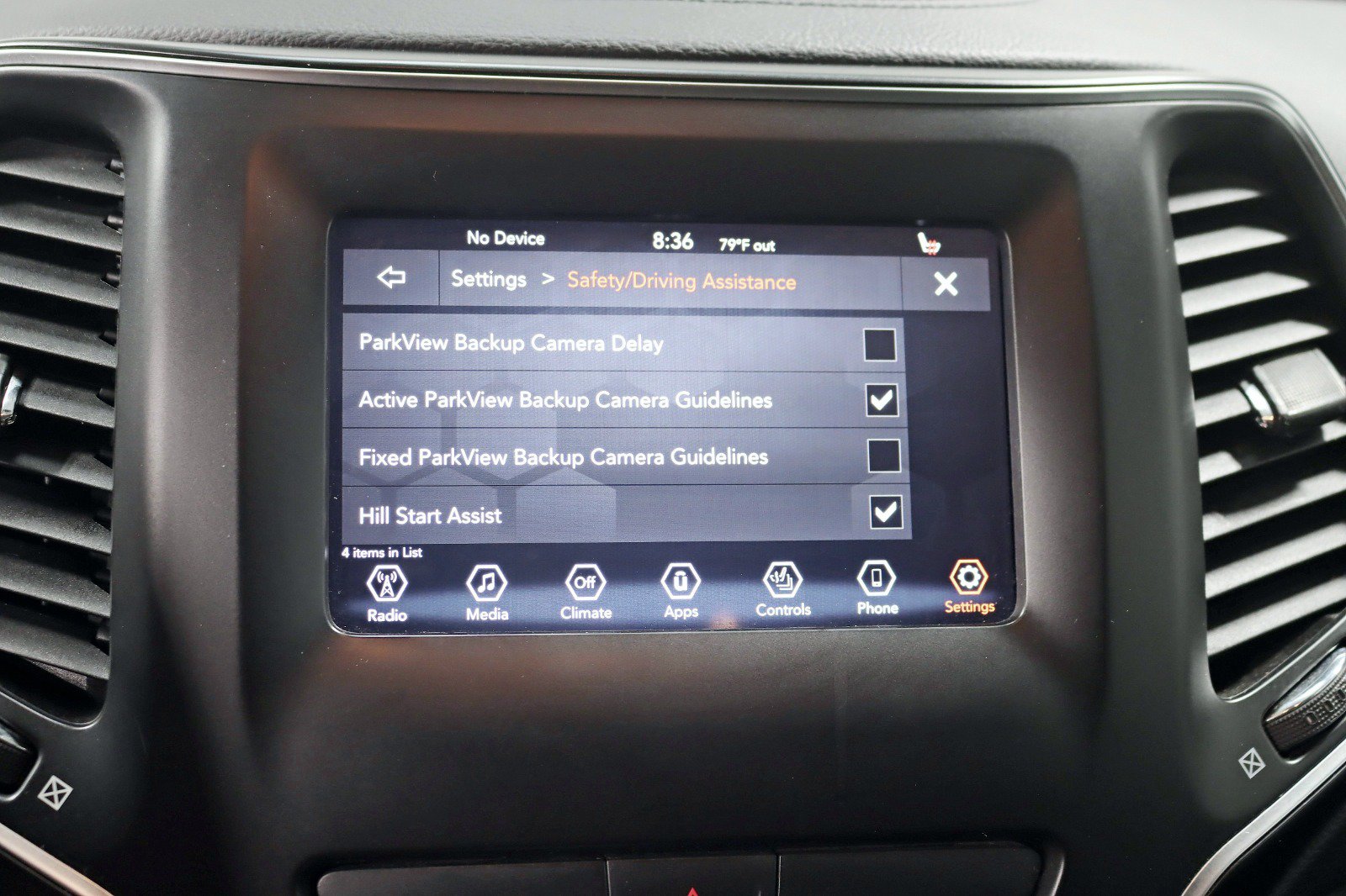 Used 2019 Jeep Cherokee Latitude Plus w/ Cold Weather Group AWD/4WD image 22