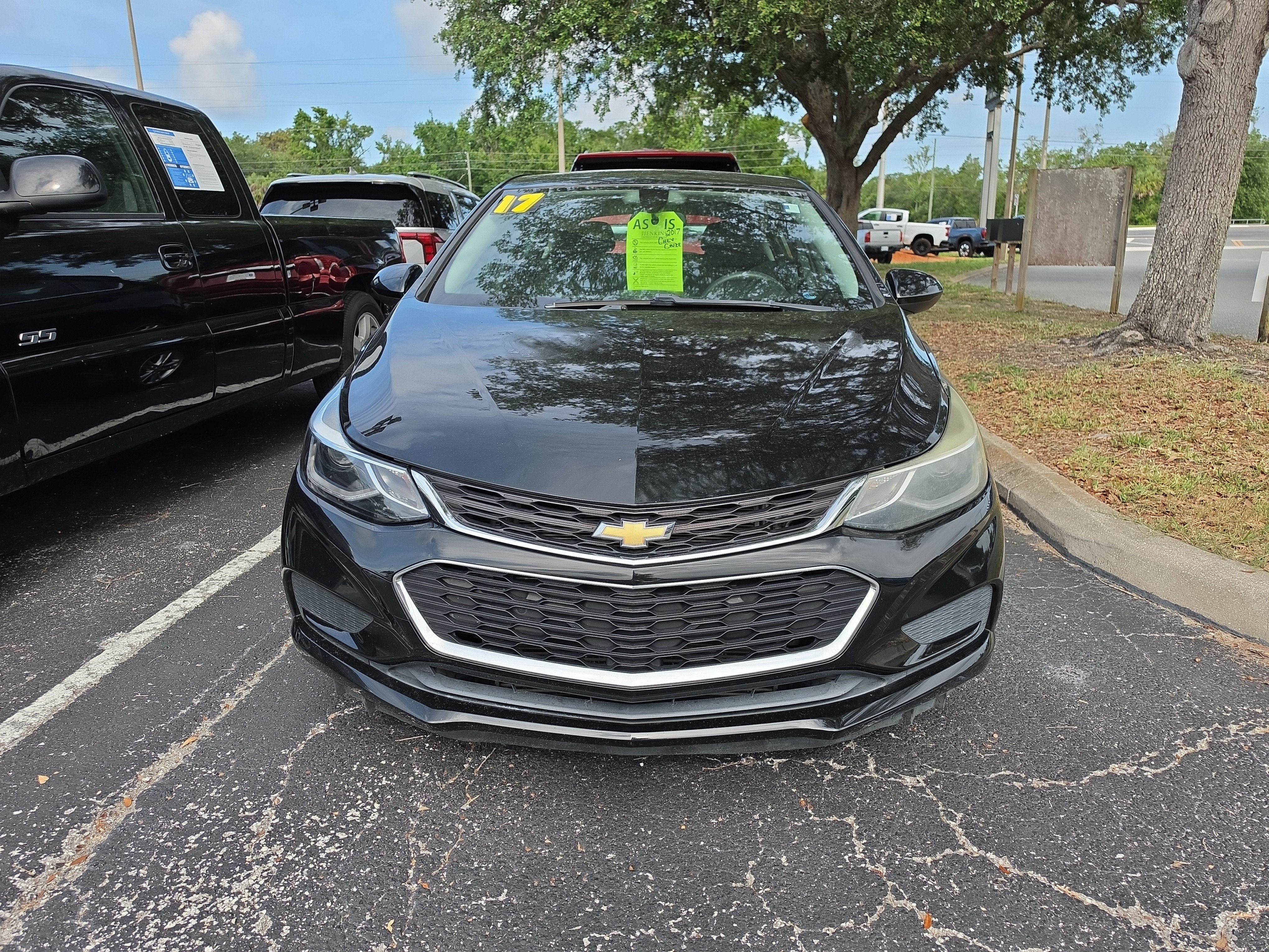 Used 2017 Chevrolet Cruze LT w/ Convenience Package FWD image 8
