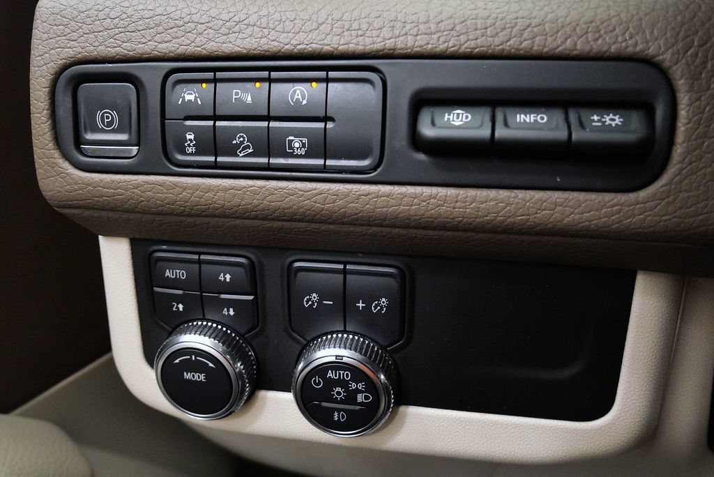 Used 2023 GMC Yukon XL Denali AWD/4WD image 27