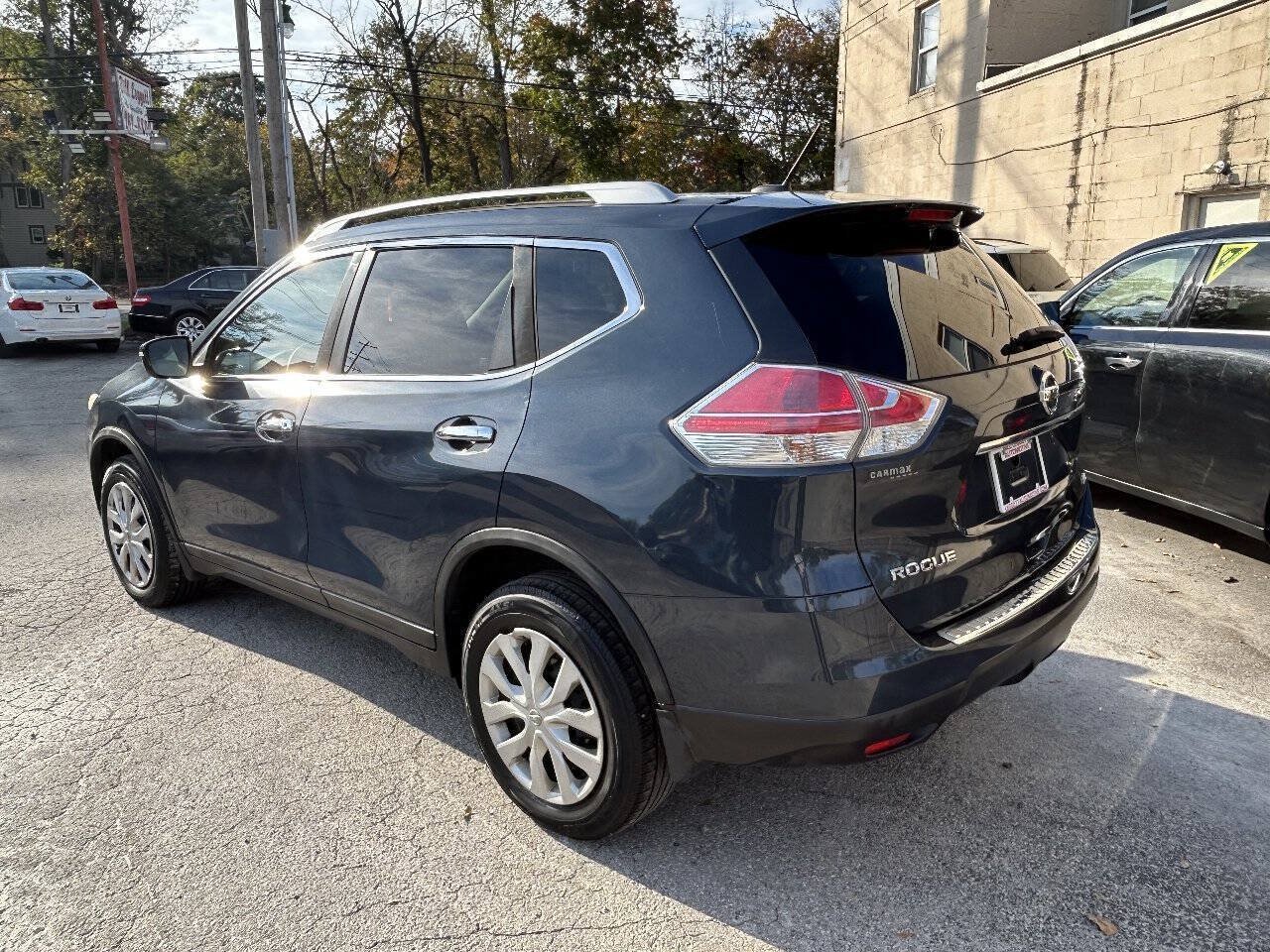 Used 2016 Nissan Rogue S w/ Appearance Package AWD/4WD image 10