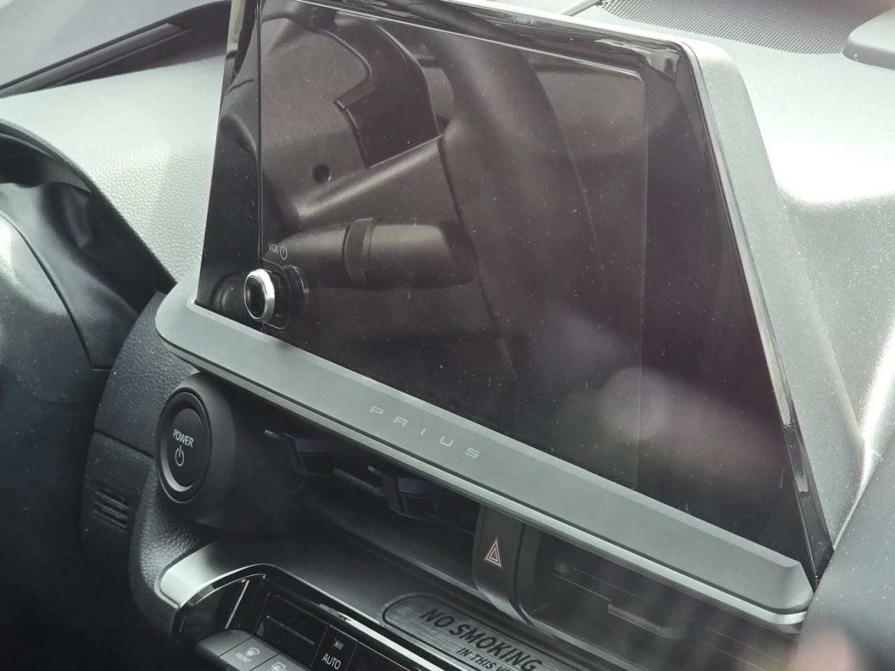 Used 2025 Toyota Prius LE FWD image 16
