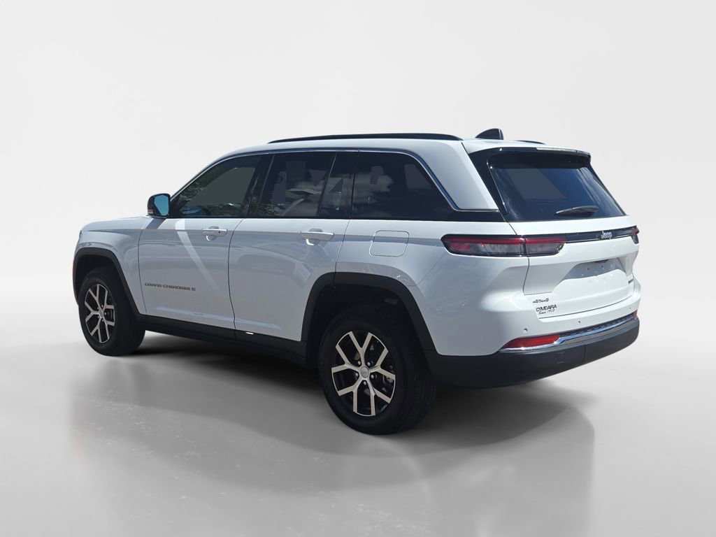 Used 2024 Jeep Grand Cherokee Limited image 3