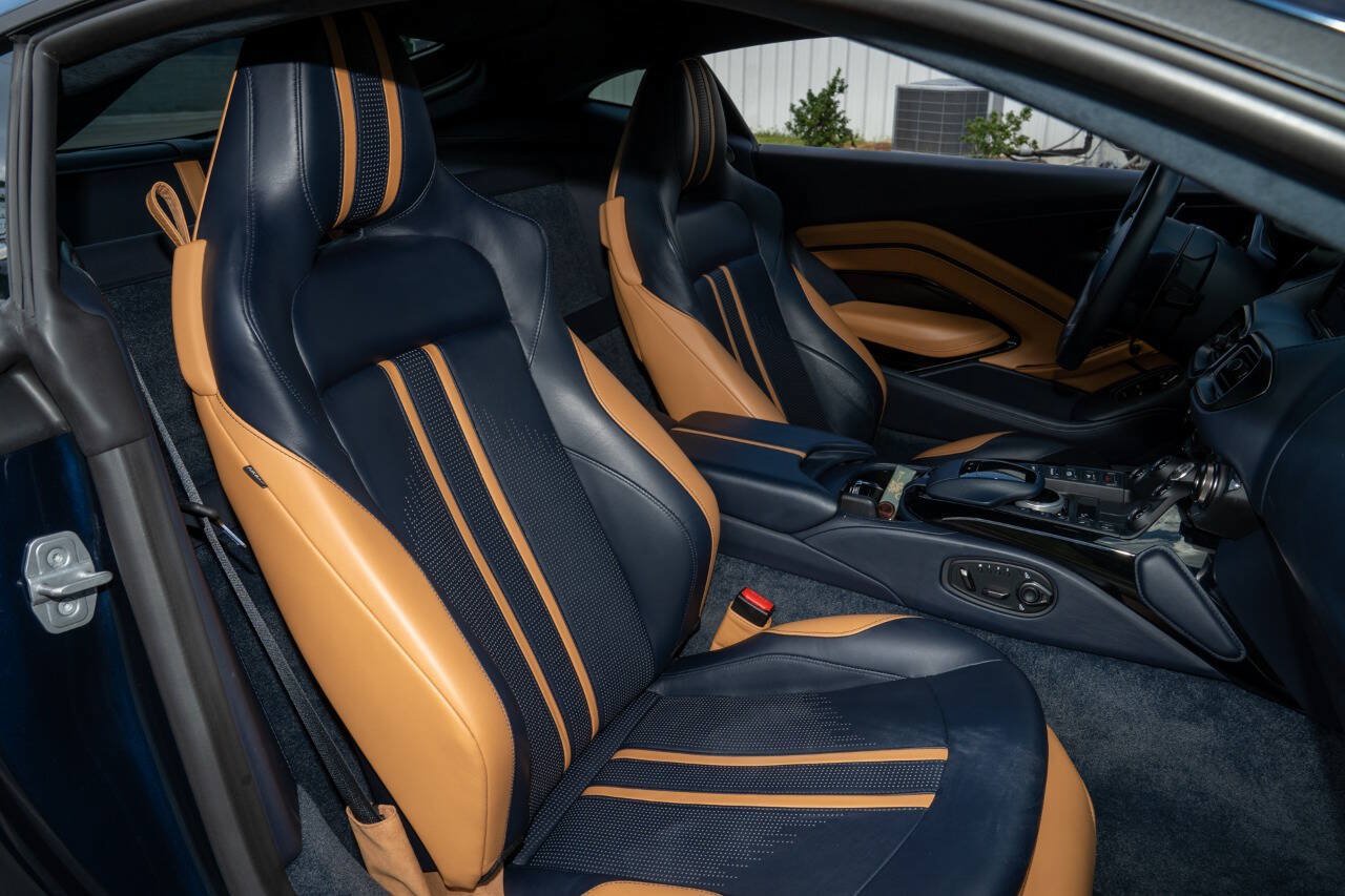 Used 2020 Aston Martin V8 Vantage Coupe RWD image 38