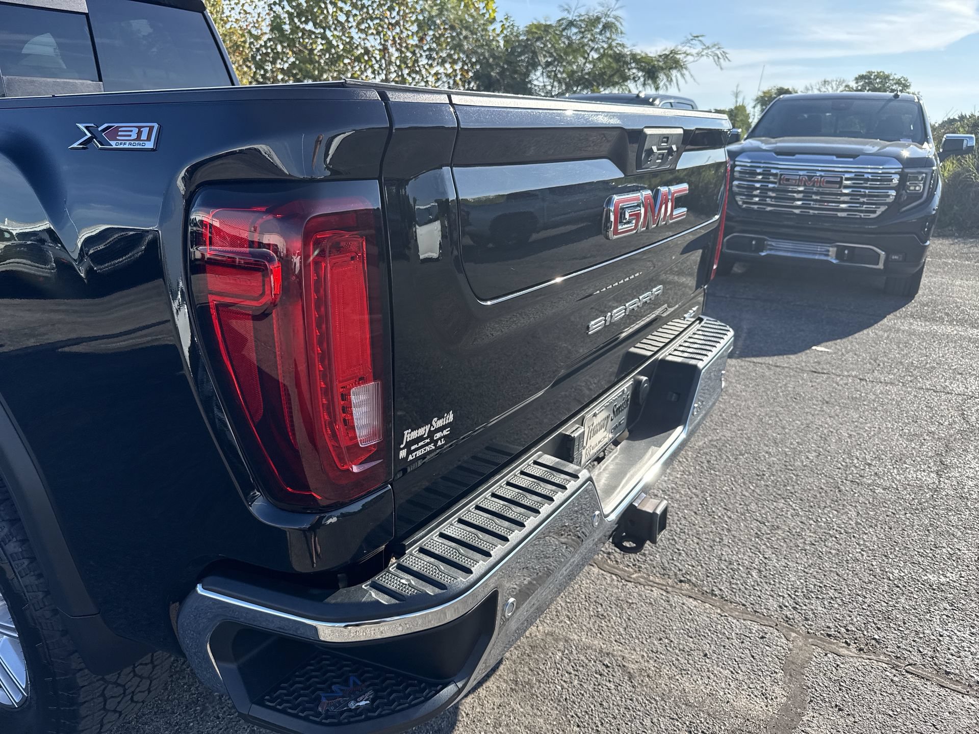 Certified 2022 GMC Sierra 2500 SLT w/ SLT Premium Package AWD/4WD image 33