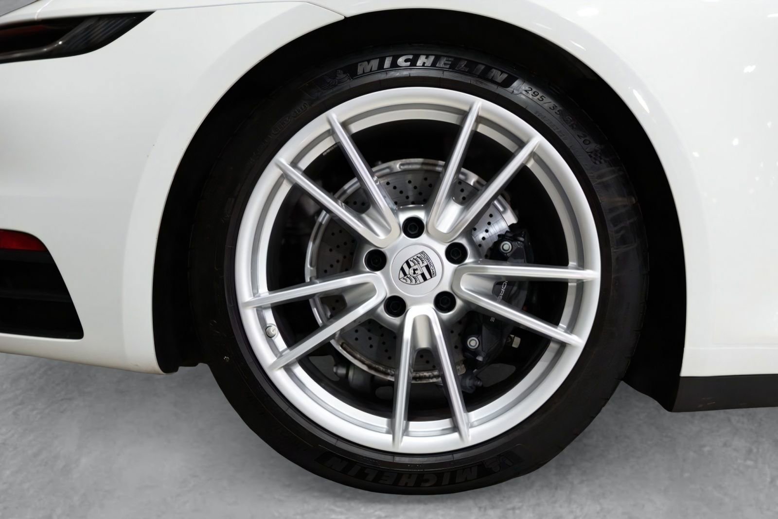 Used 2024 Porsche 911 Carrera RWD image 25