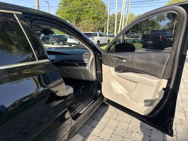 Used 2023 Cadillac XT4 Luxury FWD image 23