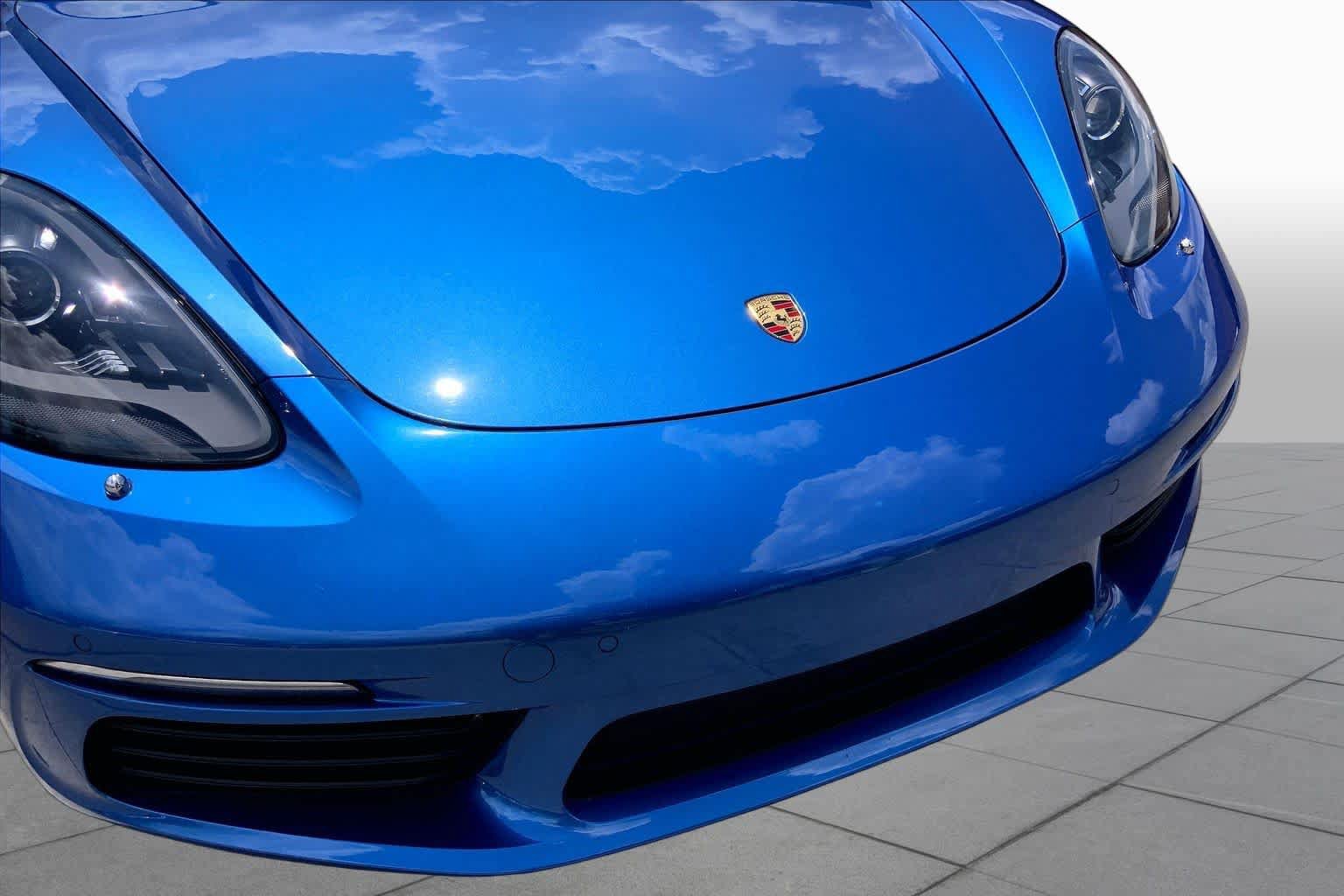 Used 2018 Porsche 718 Cayman RWD image 24
