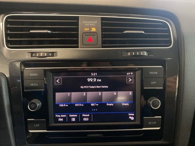 Used 2019 Volkswagen Golf S image 17