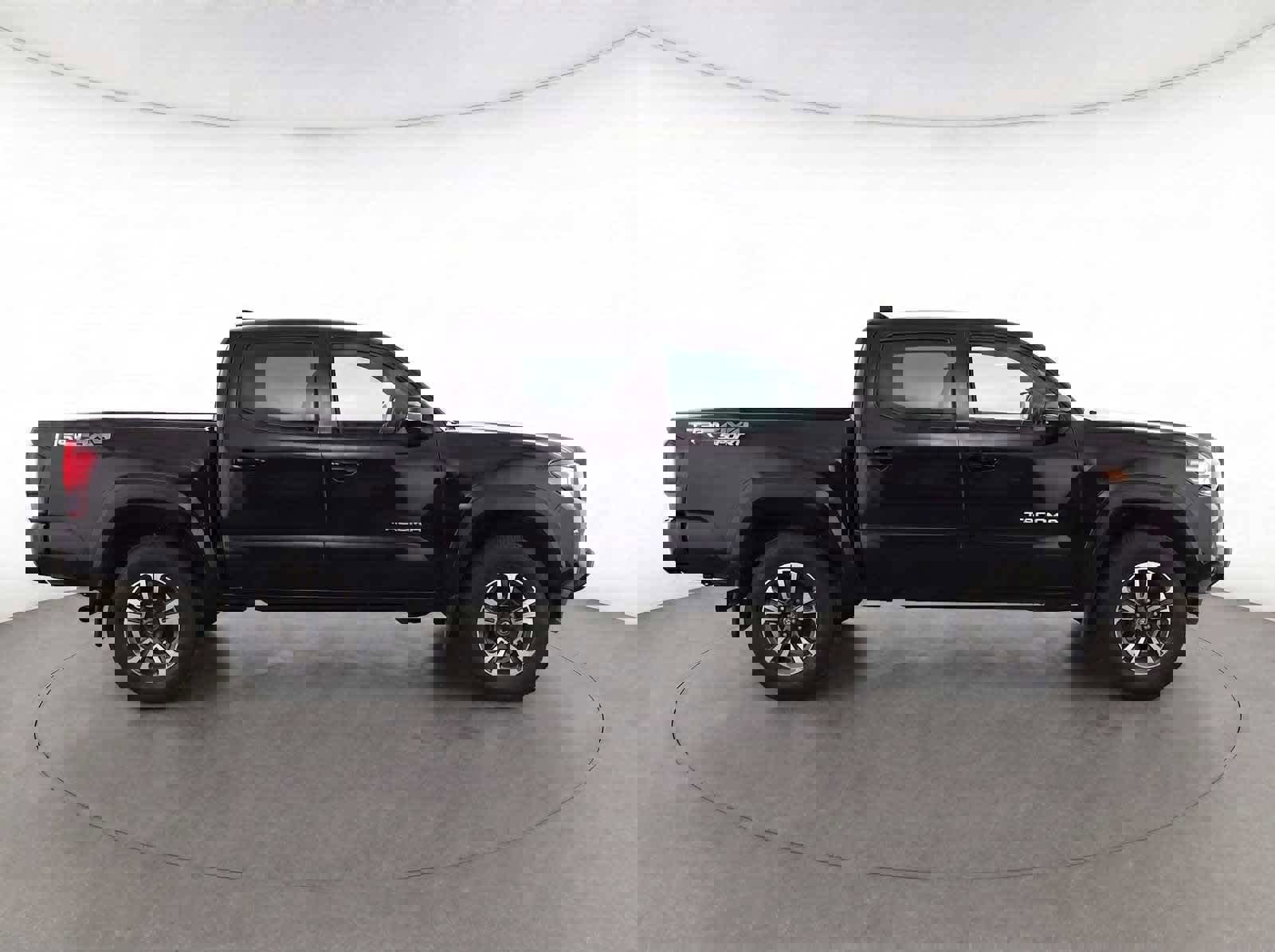 Used 2018 Toyota Tacoma TRD Sport w/ TRD Premium Sport Package AWD/4WD image 8